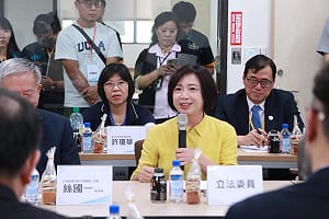 卓榮泰參訪后里旭東機械    何欣純：當選市長設「創新研發平台」