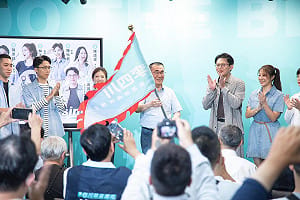 藍白合造勢拚新北　李四川與黃國昌同台20分鐘引關注