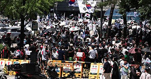 (影）「選票只印一半」惹怒南韓！萬人圍計票中心喊重選 「中國介選」陰謀論炸鍋