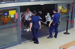 醉男失控大鬧派出所！員警「霸氣放倒」引網讚：真舒爽