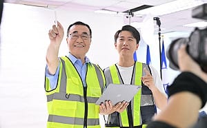 當「母雞」攜藍營小將拍定裝照 李四川：29區參選人全數就位　