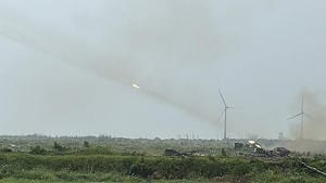 (影) 雷霆2000射擊異常？一枚火箭彈飛沒多遠就墜地 陸軍回應了