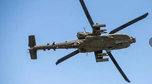 更新》美軍阿帕契直升機墜毀荷姆茲海峽 兩機組人員獲救 墜機原因調查中