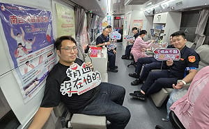 慶祝警察節不畏雨神    高市鐵漢展柔情挽袖捐血傳愛