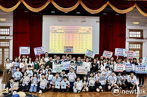 攜手均一平台推動AI教科書  黃偉哲：讓每個孩子找到最適合學習節奏