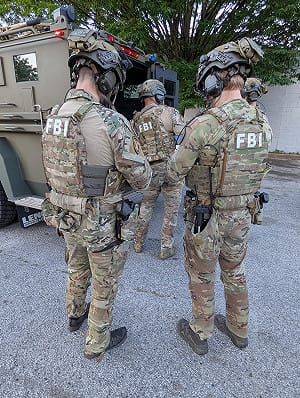 中國疑似使用網站招募美國安全許可官員　FBI提交查封令