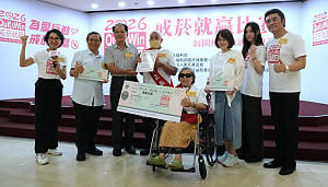 7旬翁為氣切女友戒菸　奪「戒菸就贏」8萬元
