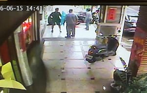 台中驚傳隨機攻擊！七旬翁被鑰匙狂桶  緊急送醫保住一命