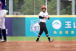 玉山盃許庭愷主動請教哥哥許庭綸　敲2長打拚選秀