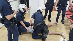 板橋台新分行驚傳搶案！無業男持利剪衝入  警30秒強勢逮捕