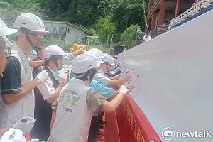 (影)參與桐林酒廠上梁盛典 陳駿季：霧峰農會以美酒感動全球品酒師