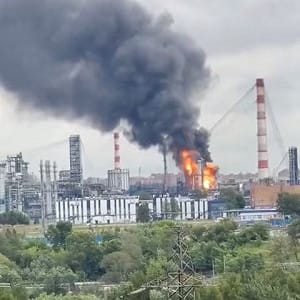 （影）53%產能停擺！烏克蘭無人機夜襲莫斯科煉油廠  距克里姆林宮15公里