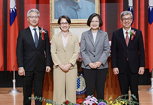 蔡英文感謝廖俊智「家裡有你真好」：中研院重擔交到陳建仁手上