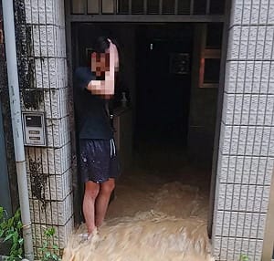 北市暴雨灌進民宅！水淹及胸受困 警消急救援