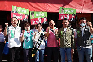 梁育慈扮屏市「最強母雞」 端午現身市場掃街展團結氣勢