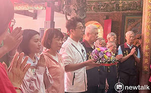 沈伯洋攜新文宣赴景美掃街： 我們是「會聽的」市長