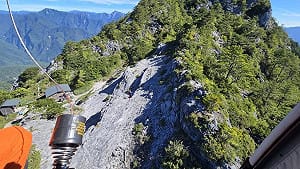 奇萊東稜53歲登山客疑中暑　黑鷹陡坡吊掛送花蓮就醫