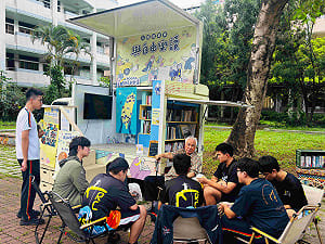 「人權故事車」赴嘉義高中  姚嘉文分享美麗島事件 回望台灣民主之路