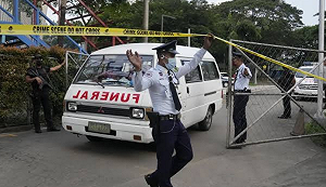 菲國校園槍擊3死7傷悲劇 兩學生持黑槍血洗高中：單一警衛成致命漏洞