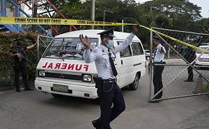 菲國校園槍擊3死7傷悲劇 兩學生持黑槍血洗高中：單一警衛成致命漏洞