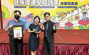 教育部健康促進評選高雄唯一獲表揚國中！   蚵寮抱回兩項全國大獎