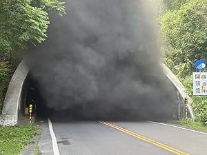 高雄月光山隧道車輛起火　火勢撲滅釀1死