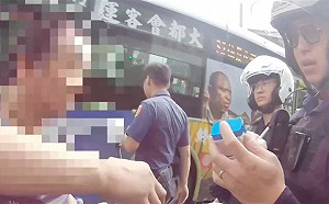 北市60歲男全身怪味！警一篩又見毒駕 網：一大早就毒品入袋