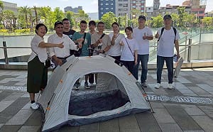 安潔街友贈帳行動再出發    第二站高雄車站登場守護無家者
