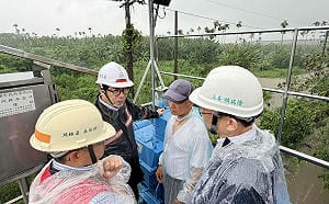 豪雨猛襲高雄！旗山1小時雨量飆104毫米　溪洲、鯤洲抽水站凌晨全力運作