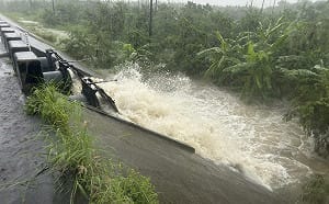 米克拉外圍環流引進大豪雨    美濃、旗山中午12點停班停課