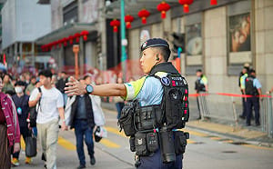 又打壓異己？  香港警察以違反《國安條例》逮捕2名書店人員
