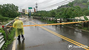 菜寮溪水位高漲民眾受困消防局助撤離  南市府籲請中央加速菜寮溪整治