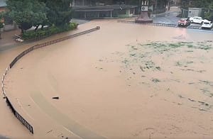 豪雨狂轟釀多處淹水！ 新竹縣多所學校今宣布停課
