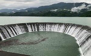 台南1.5天補水1580萬噸！南化滿庫溢流排砂中 曾文水庫邁向5成大關　