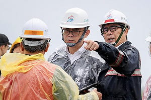 半天七視察行程掌握水情    賴瑞隆心繫高雄市民安全  