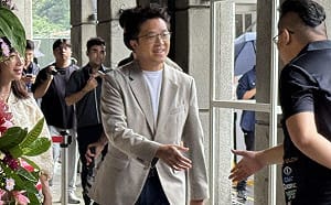 沈伯洋稱蔣萬安「對空氣喊加油」：市民也不關心他的眼神