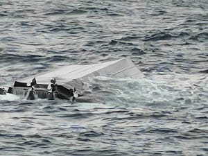 澎湖遊艇東吉海域進水翻覆　船上4人獲救