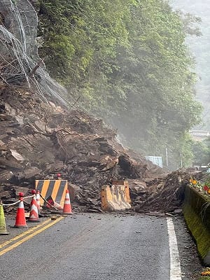 連日豪雨釀宜蘭南澳宜57線坍方　金洋村260戶一度成孤島　縣府拚傍晚搶通