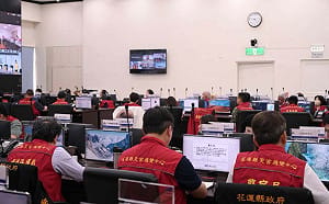 萬里溪堰塞湖驚現滲漏危機！徐榛蔚急籲撤離 186人連夜逃離家園