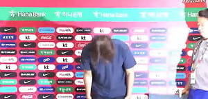 連總統都震怒! 韓主帥洪明甫半夜道歉辭職 95秒唸稿走人不給問 韓民整個怒了