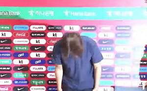 連總統都震怒! 韓主帥洪明甫半夜道歉辭職 95秒唸稿走人 韓民整個怒了