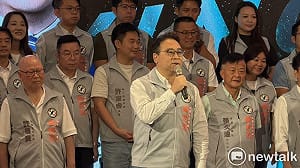 許信良讚他比蔣萬安更棒！黃世杰公布競選主視覺 批市府讓鄉親丟臉