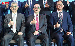蔡鎮宇一拳打出金融圈大風暴！9億賠償創投信紀錄 郭明鑑請辭後 金管會、國泰金的下一步