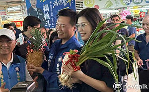 首度陪楊植斗掃街！被問是否票房毒藥　鄭麗文嗆媒體：民進黨派來的？