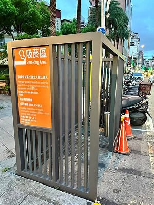 北市設萬華露天吸菸區  網酸像狗籠！他轟：蔣萬安羞辱吸煙者！負壓設備是肺？