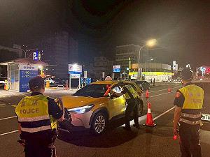 嘉市警4日晚封閉式路檢　酒駕毒駕各查獲1件
