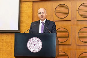 中國搶才動作頻頻！諾貝爾獎得主加盟北京清華 籌組AI材料化學研究中心
