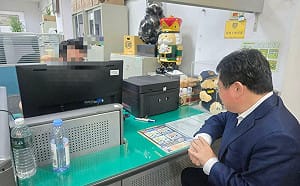 （影）出席春雨文教基金會營隊遭攻擊 矢板明夫：堅決譴責暴力行為
