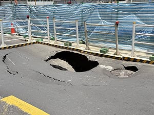 北市敦化北路路面塌陷　張溫德：疑連續壁開挖致路基流失、壓傷瓦斯管