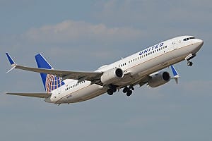 飛機買靠窗位卻沒窗戶！美客機加收劃位費遭集體訴訟 加州法官駁回聯航撤案